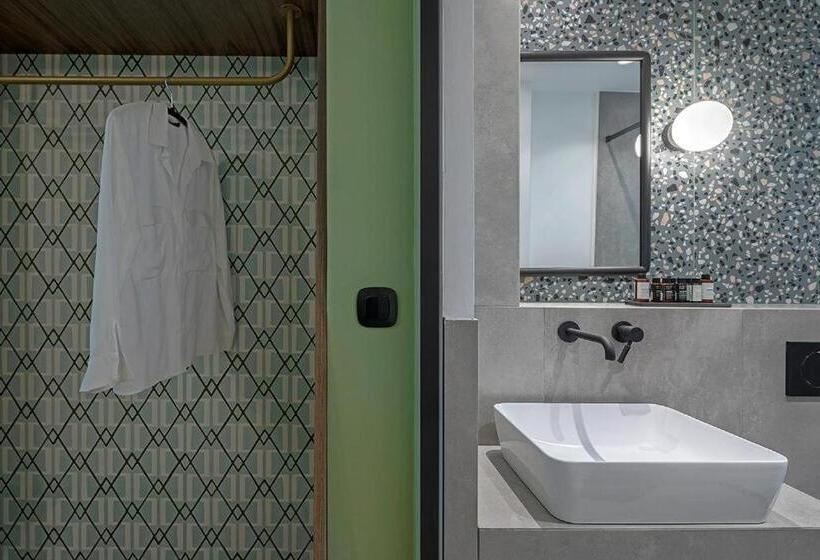استودیوی استاندارد, Acro Urban Suites