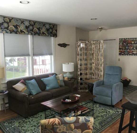 １ベッドルームアパートメント, The John Randall House