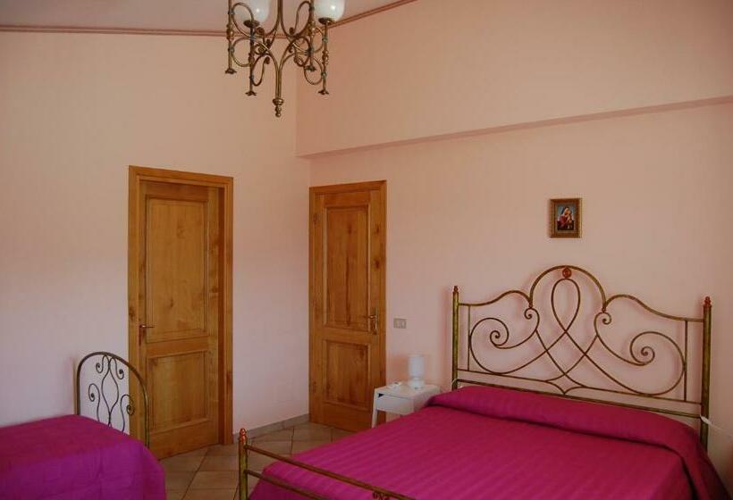 اتاق استاندارد سه نفره, Cinisi 89 B&b