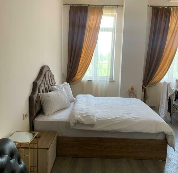 اتاق لوکس, Fleur Yerevan