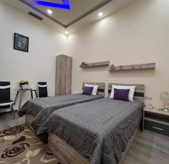 اتاق عادی, Fleur Yerevan