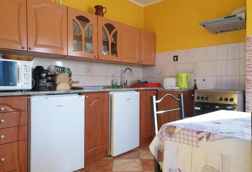 اتاق استاندارد, Edit Vendégház