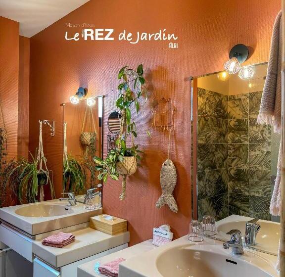 اتاق عادی, Le Rez De Jardin Albi