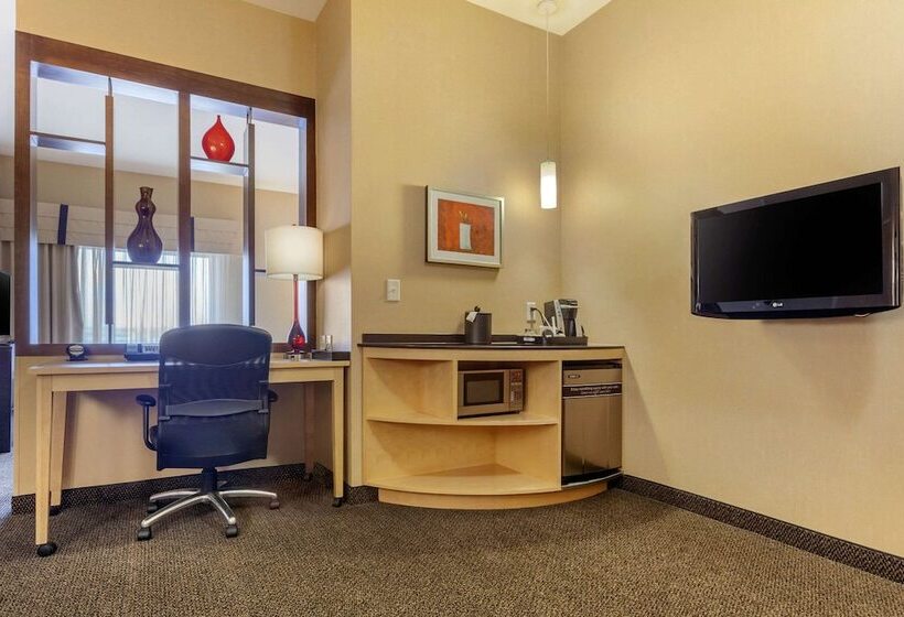 Suite Adapted for people with reduced mobility, Cambria  Denver International Airport