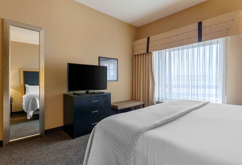 Suite Adapted for people with reduced mobility, Cambria  Denver International Airport