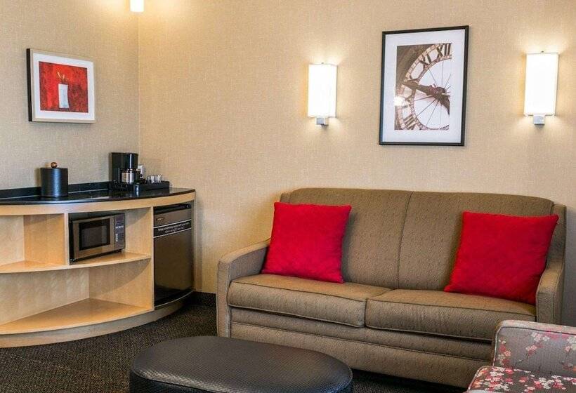 Suite Adapted for people with reduced mobility, Cambria  Denver International Airport