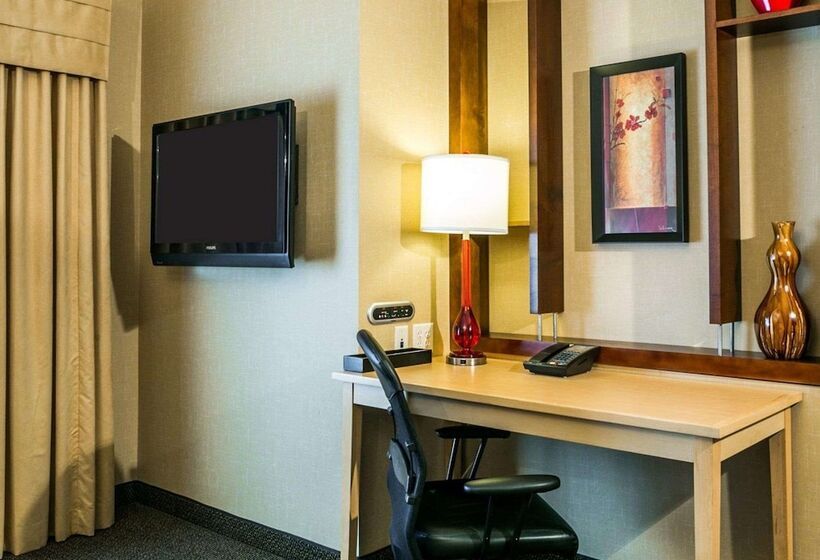 Suite Adapted for people with reduced mobility, Cambria  Denver International Airport