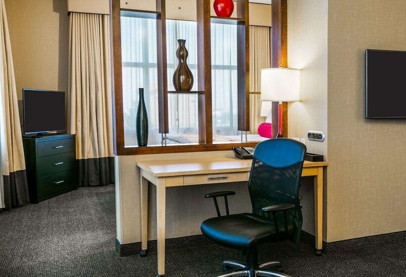 Suite Adapted for people with reduced mobility, Cambria  Denver International Airport