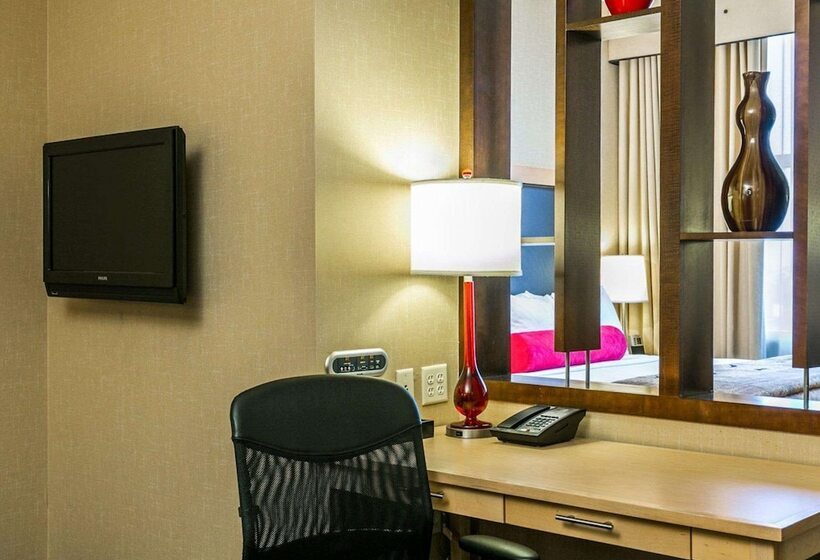 Suite Adapted for people with reduced mobility, Cambria  Denver International Airport