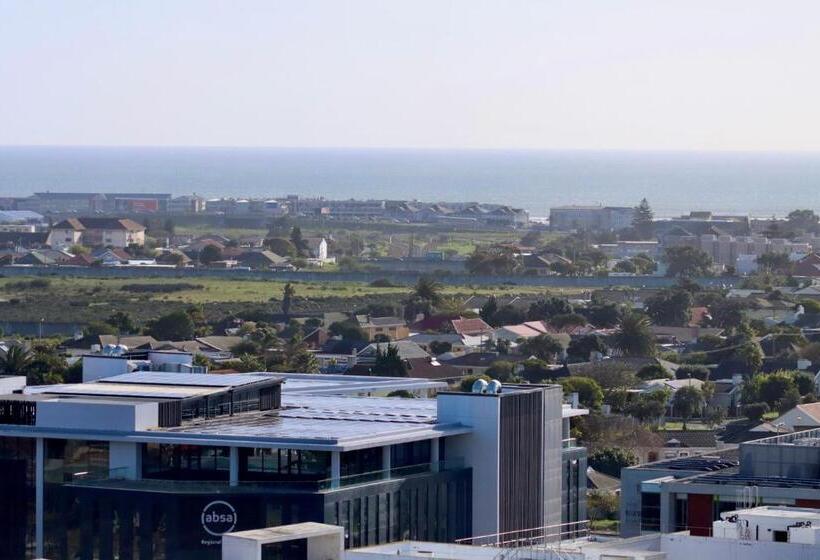 Standard Room, Cape Town Marriott  Crystal Towers