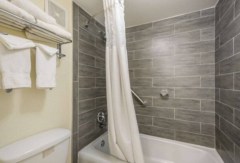 اتاق استاندارد با 2 تخت دوبل, Clarion Inn & Suites Central Clearwater Beach
