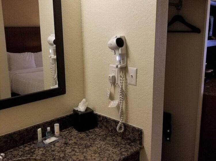 اتاق استاندارد با 2 تخت دوبل, Clarion Inn & Suites Central Clearwater Beach