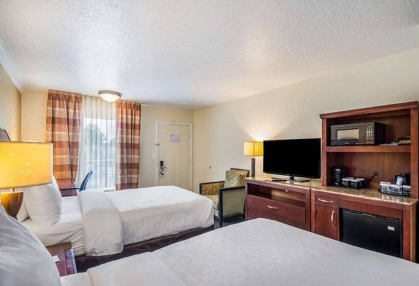 اتاق استاندارد با 2 تخت دوبل, Clarion Inn & Suites Central Clearwater Beach