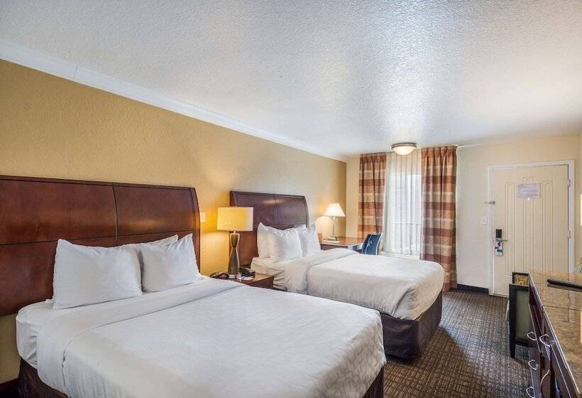 اتاق استاندارد با 2 تخت دوبل, Clarion Inn & Suites Central Clearwater Beach