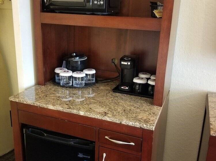 اتاق استاندارد با 2 تخت دوبل, Clarion Inn & Suites Central Clearwater Beach