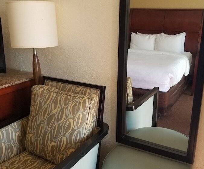 اتاق استاندارد با 2 تخت دوبل, Clarion Inn & Suites Central Clearwater Beach