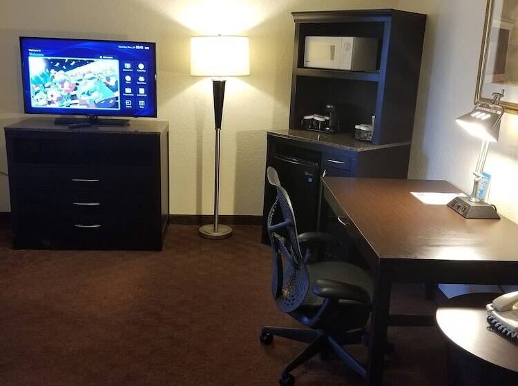سوییت, Clarion Inn & Suites Central Clearwater Beach