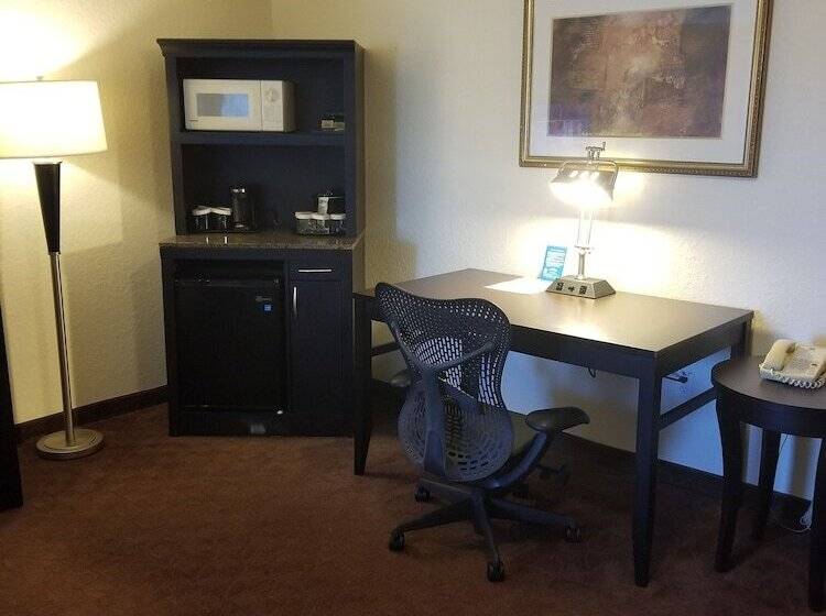 سوییت, Clarion Inn & Suites Central Clearwater Beach