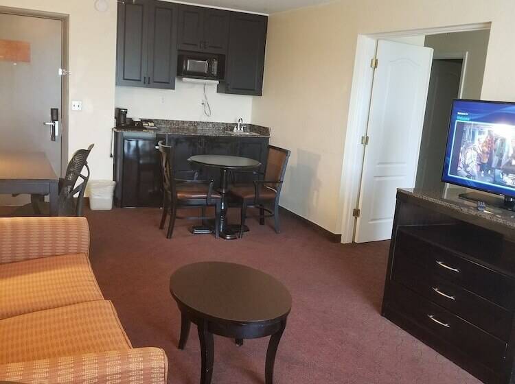 سوییت, Clarion Inn & Suites Central Clearwater Beach