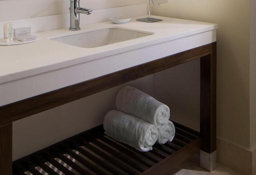 اتاق استاندارد با تخت بزرگ, Courtyard Miami Dadeland