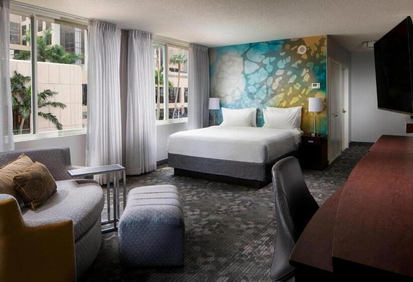 اتاق اجرایی با تخت بزرگ, Courtyard Miami Dadeland