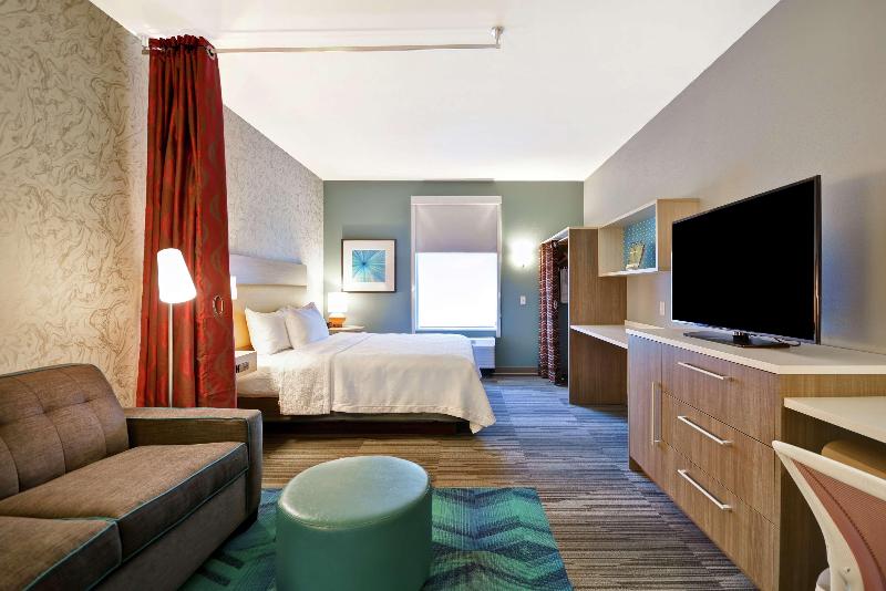 اتاق استاندارد با تخت بزرگ برای معلولان, Hilton Garden Inn New Orleans Convention Center
