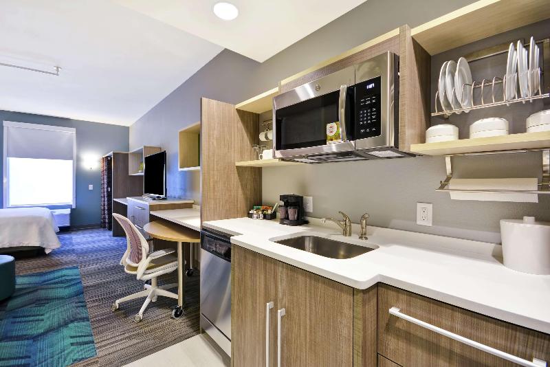اتاق استاندارد با تخت بزرگ برای معلولان, Hilton Garden Inn New Orleans Convention Center