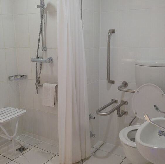 Standard Room Adapted for people with reduced mobility, Holiday Inn Express Cape Town City Centre