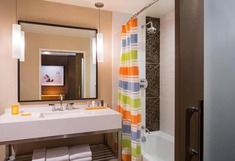 Deluxe Room Adapted for people with reduced mobility, Jw Marriott Los Angeles L.a. Live