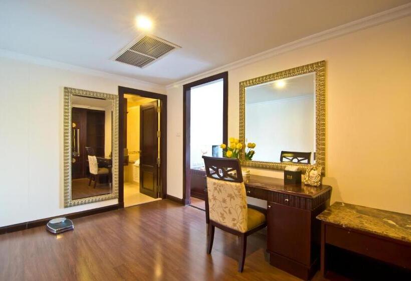 Suite, Lk Residence