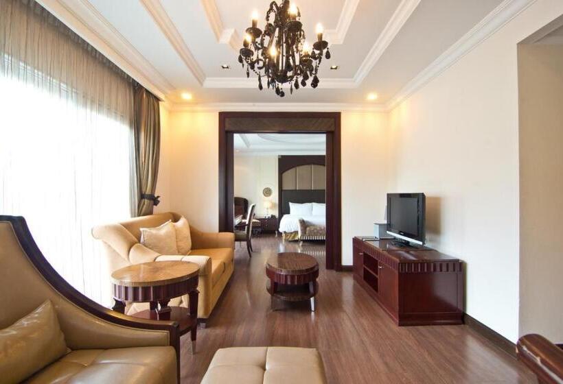 Suite, Lk Residence