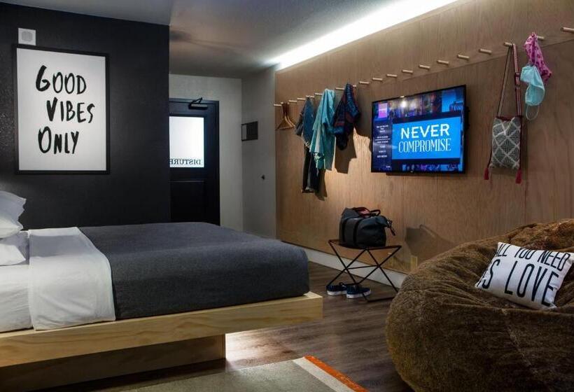 Quarto Estandar Cama King, Moxy Phoenix Tempe/asu Area