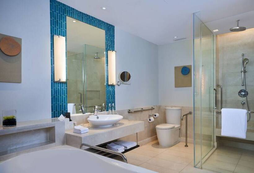 سوییت با چشم‌انداز باغ, Renaissance Phuket Resort & Spa