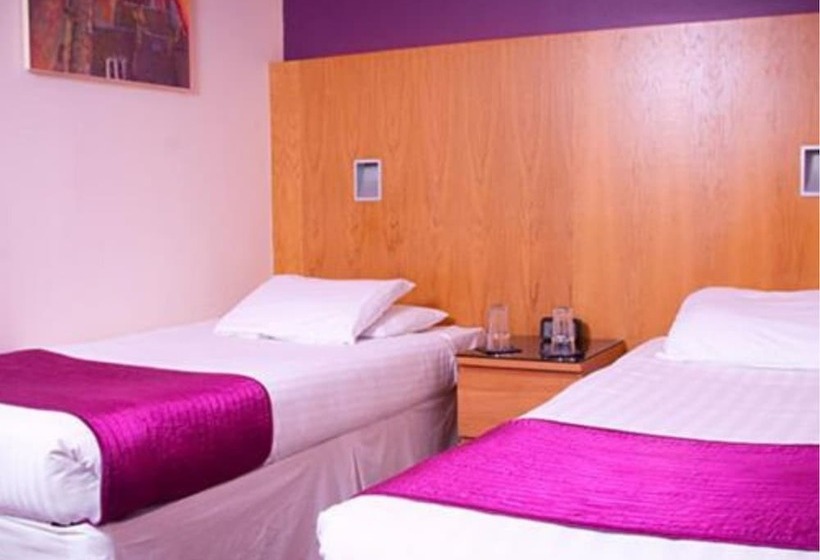 اتاق استاندارد سه نفره, Rooms At 1703