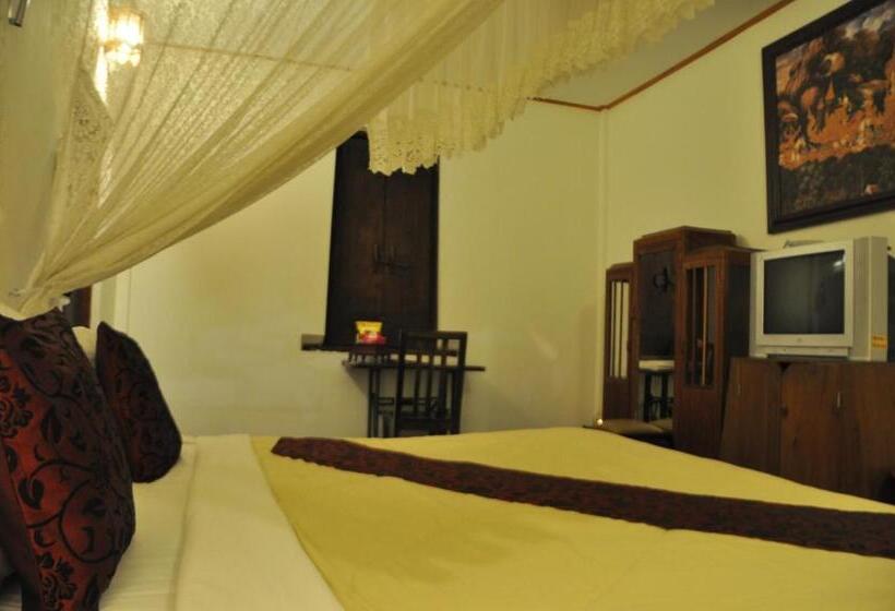 اتاق سوپریور, Ruean Thai