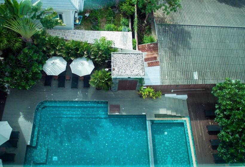 Superior Room Pool View, Signature Pattaya