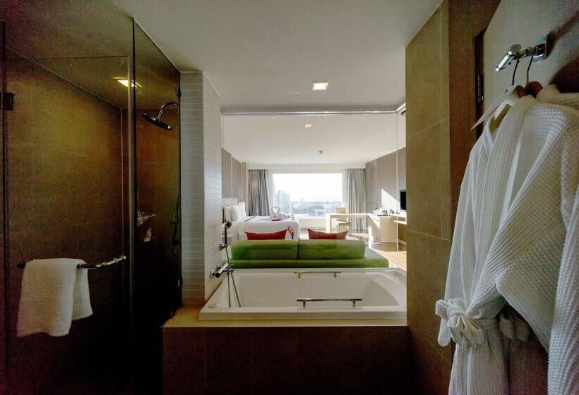 Standard Studio, Signature Pattaya