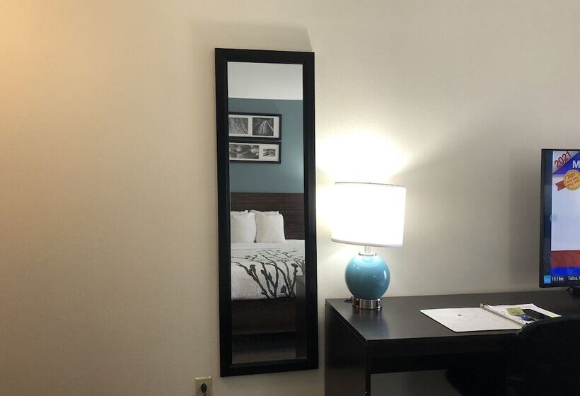 سوییت, Spark By Hilton Montgomery Eastchase