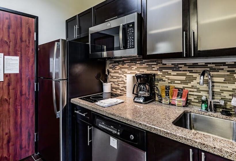 استودیوی استاندارد, Staybridge Suites Laredo, An Ihg