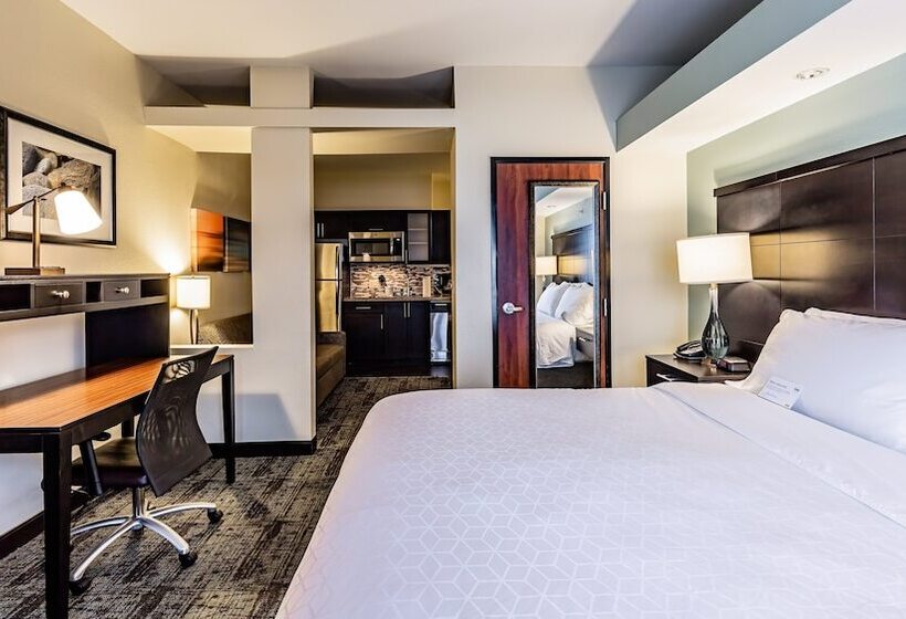 استودیوی استاندارد, Staybridge Suites Laredo, An Ihg