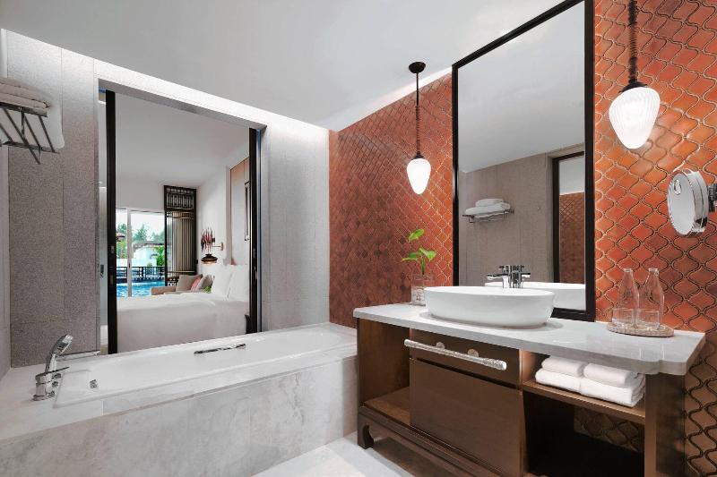 اتاق لوکس با چشم‌انداز استخر, Jw Marriott Khao Lak Resort And Spa