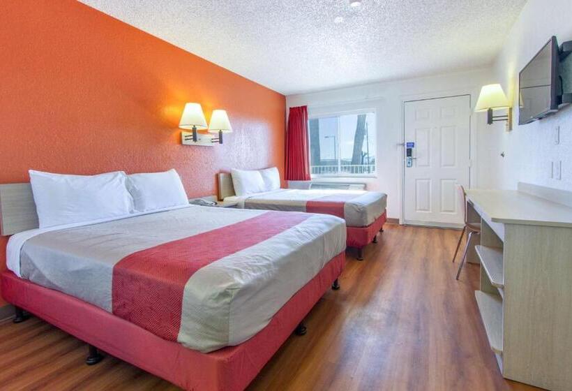 اتاق استاندارد برای معلولان, Motel 6 Phoenix, Az  Airport  24th Street