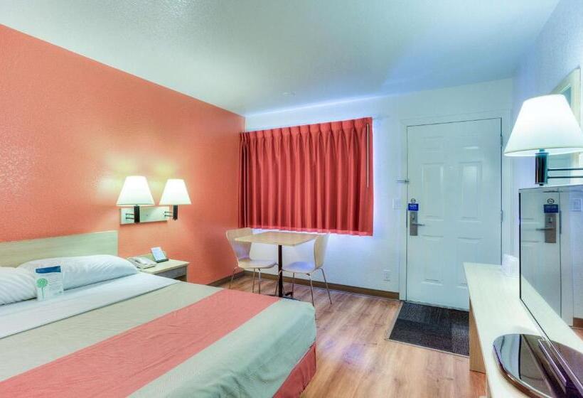 Deluxe Room, Motel 6tigard, Or  Portland South  Lake Oswego