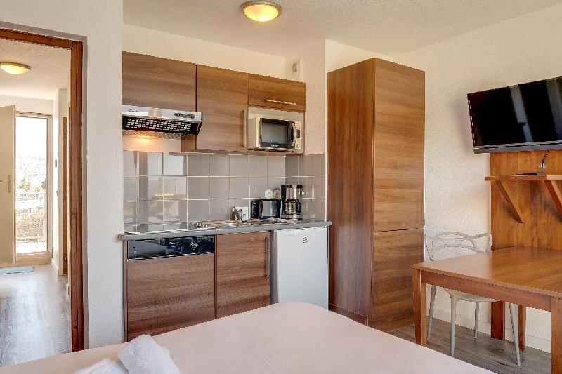 استودیوی استاندارد, Residence Azurea