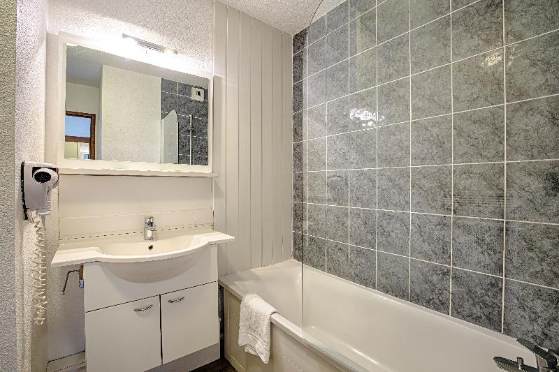 استودیوی استاندارد, Residence Azurea