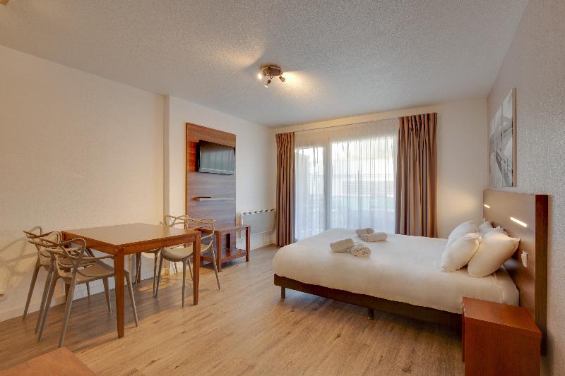 استودیوی استاندارد, Residence Azurea