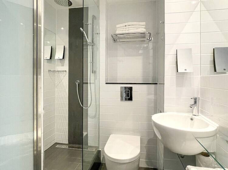 اتاق خانوادگی, Sleeperz Hotel Cardiff