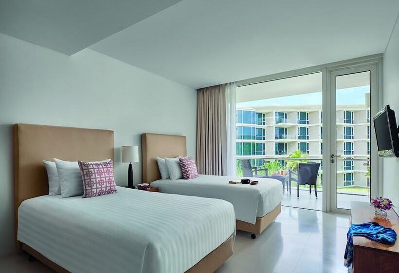 اتاق لوکس با بالکن, Splash Beach Resort, Maikhao Phuket   Sha Extra Plus