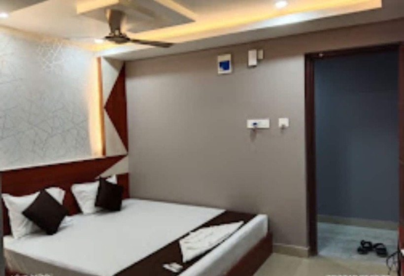 اتاق لوکس با چشم‌انداز شهر, Goroomgo Marine Blue Swimming Pool Digha