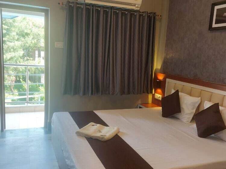 اتاق سوپریور با چشم‌انداز شهر, Goroomgo Marine Blue Swimming Pool Digha